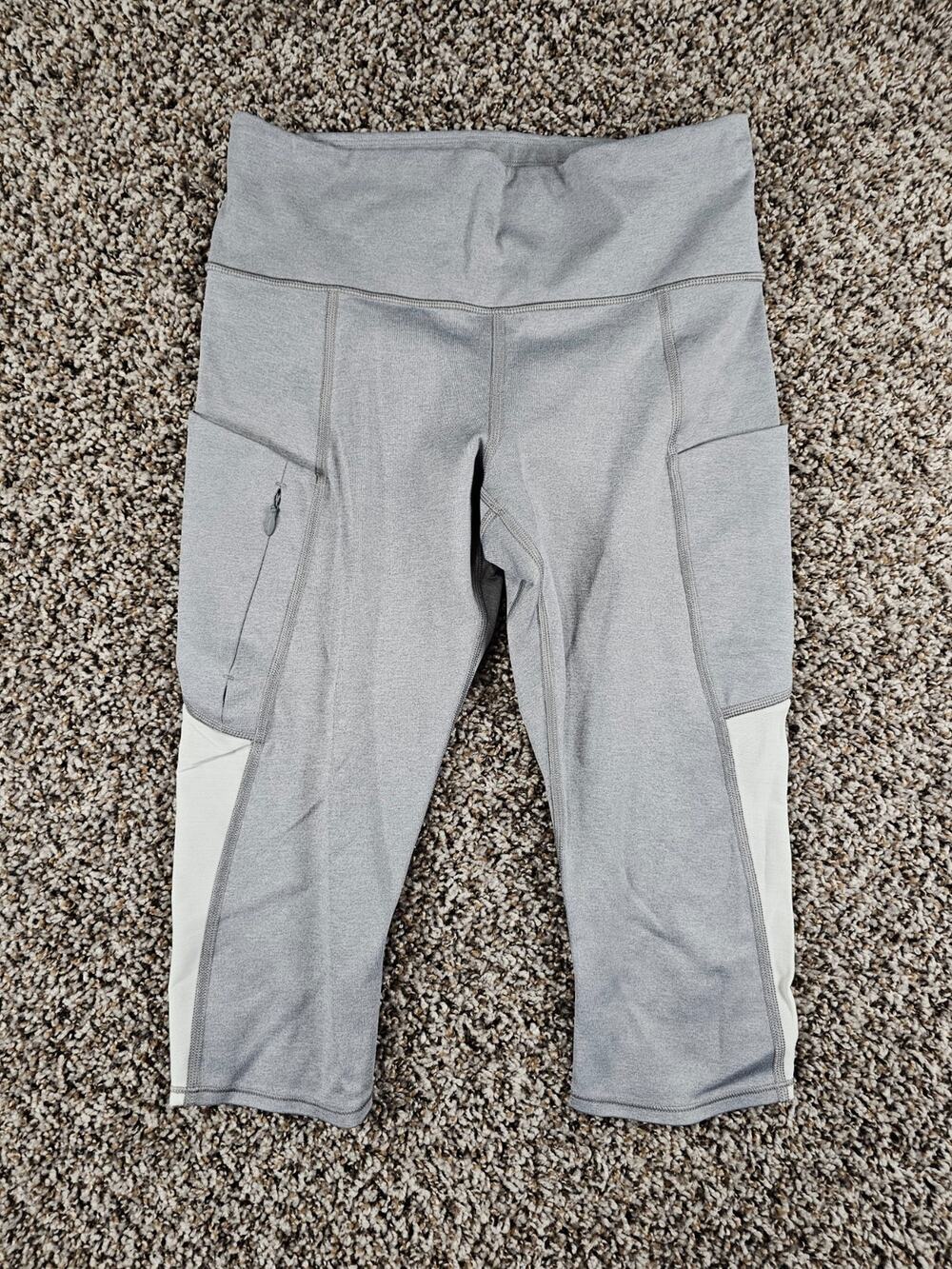 Athleta Womens Sz S Capri Length Compression Athletic Leggings Gray White